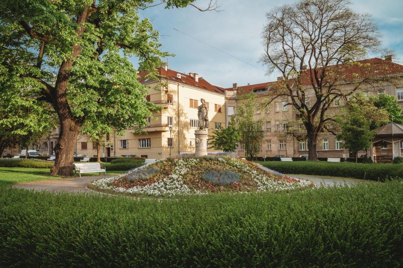 Bells Osijek Hotel Exterior foto